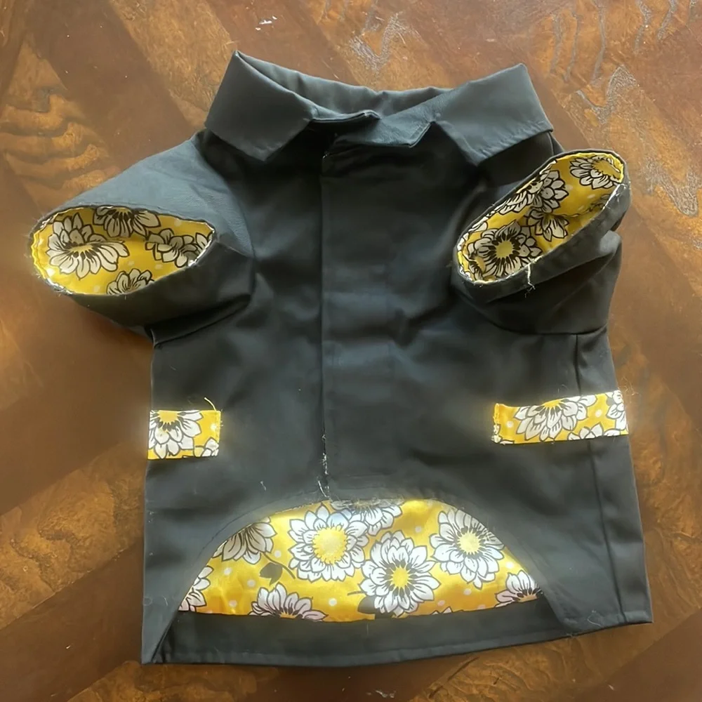 DC Garden Party Dog Trench Coat Black With Yellow Buttons Size Medium